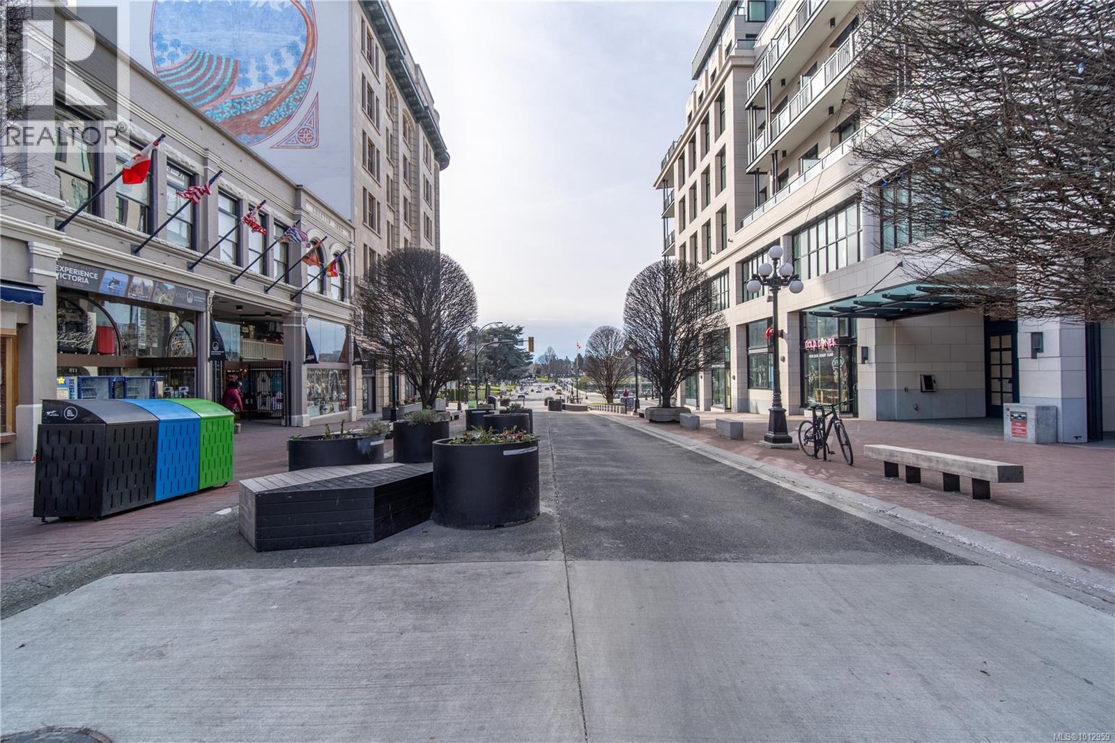 302 888 Government Street, Victoria