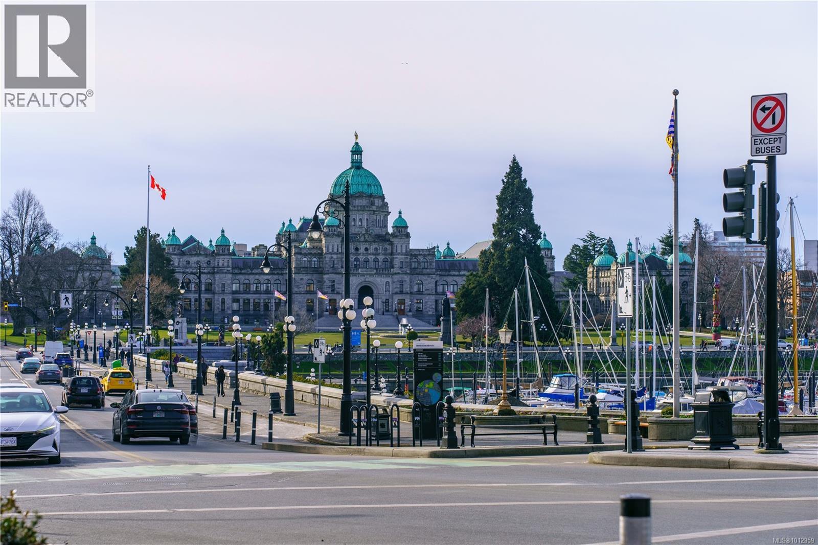 302 888 Government Street, Victoria