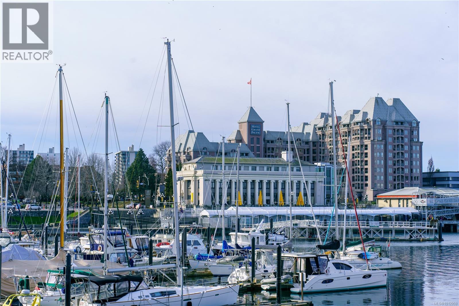 302 888 Government Street, Victoria