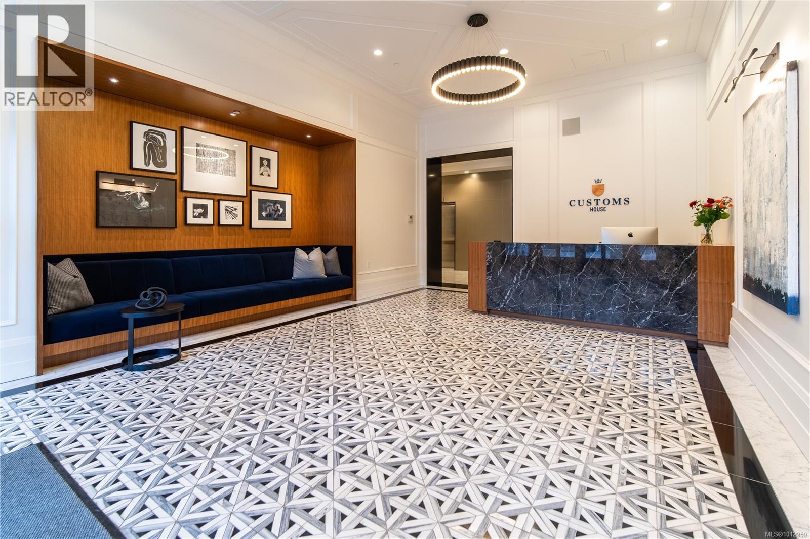 302 888 Government Street, Victoria