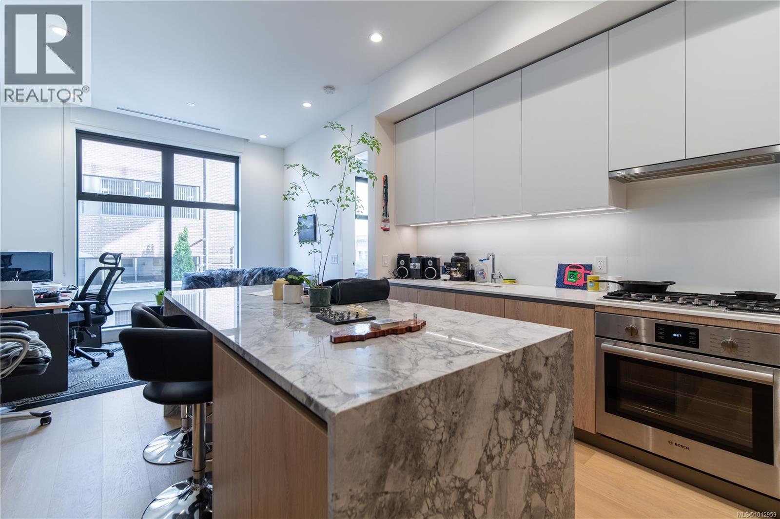 302 888 Government Street, Victoria