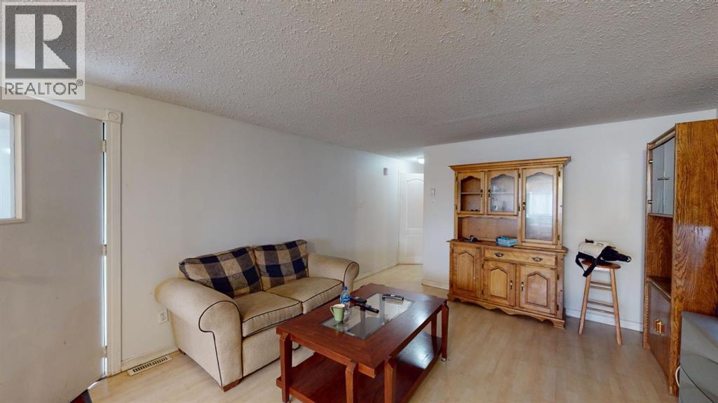 Photo 5 of 301 Grenfell Crescent, Fort Mcmurray AB
