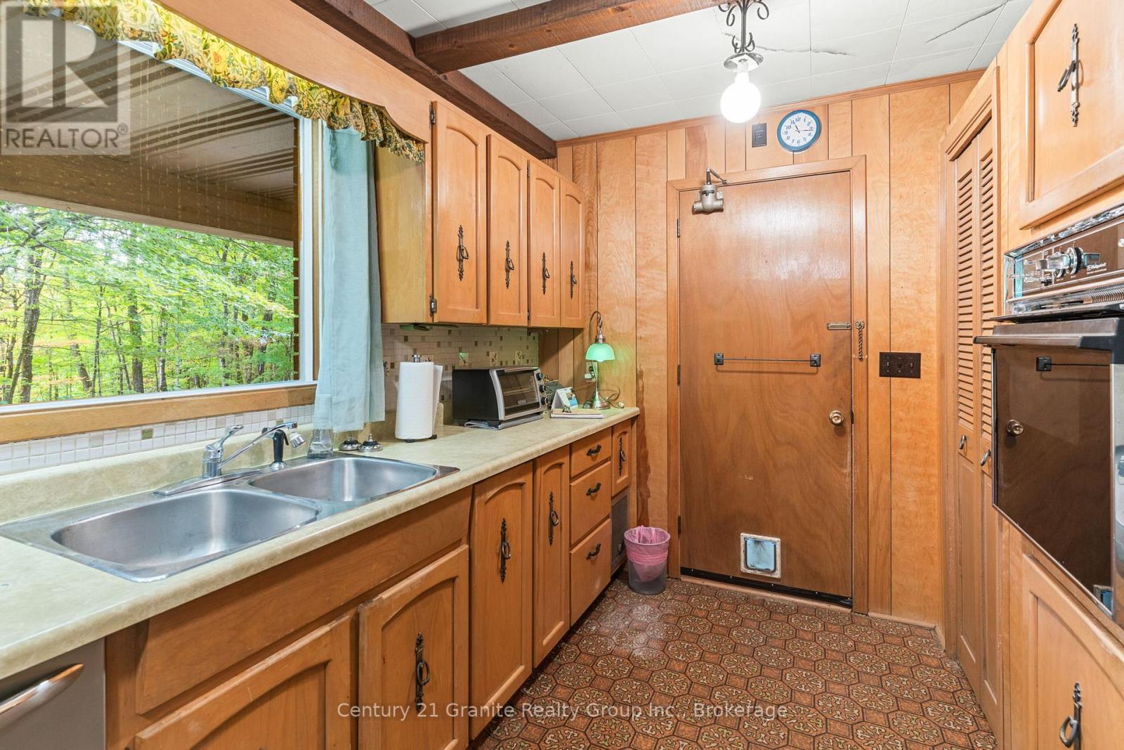Photo 11 of 1204 Walker Line Road, Algonquin Highlands ON