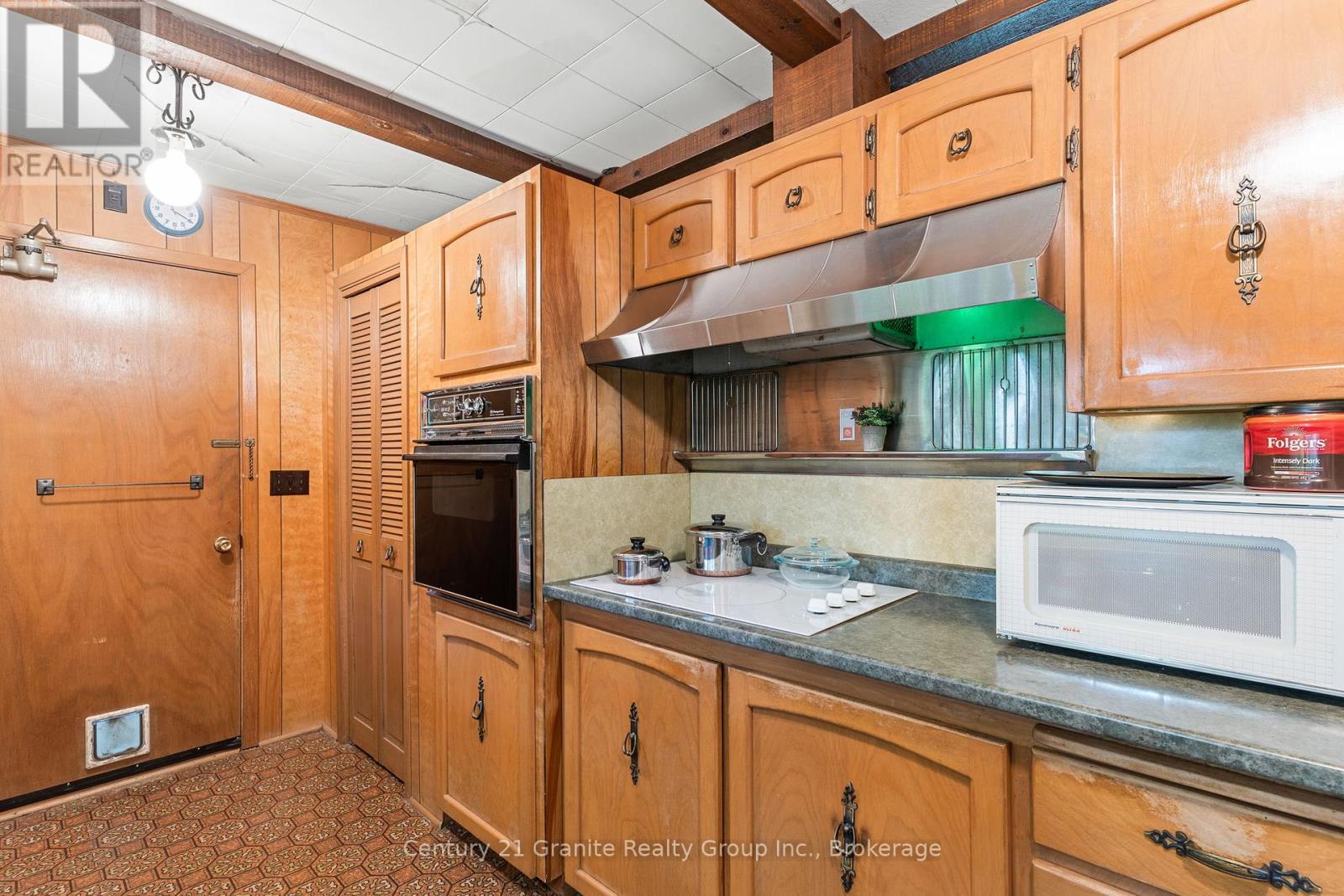 Photo 12 of 1204 Walker Line Road, Algonquin Highlands ON