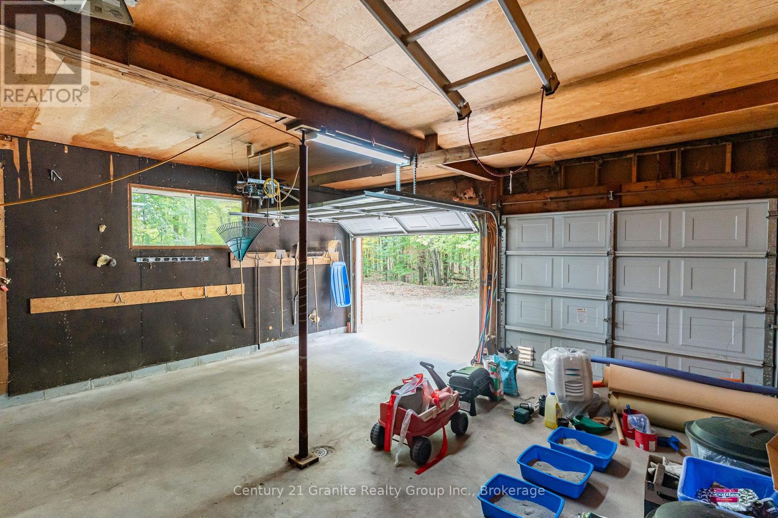 Photo 31 of 1204 Walker Line Road, Algonquin Highlands ON