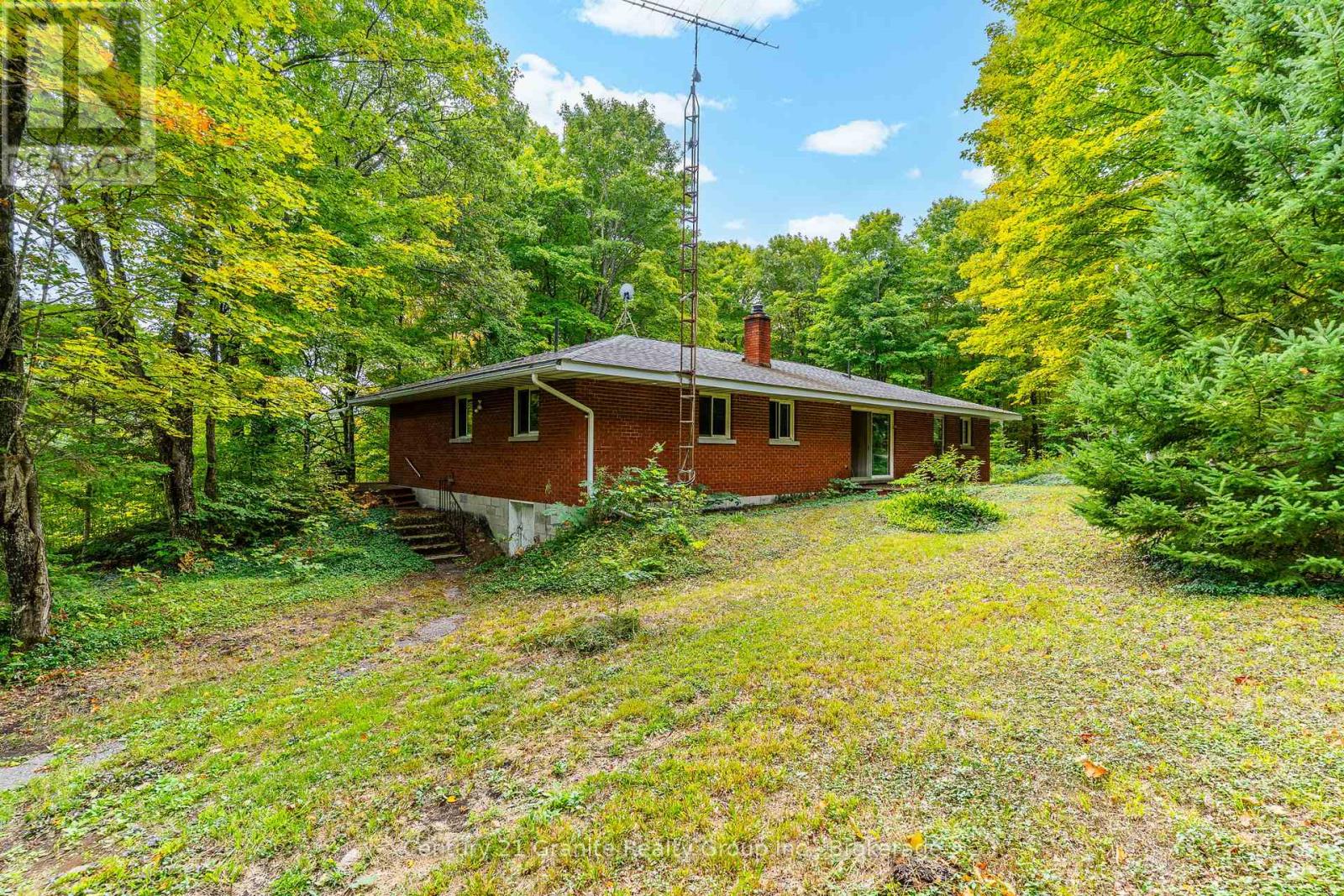 Photo 33 of 1204 Walker Line Road, Algonquin Highlands ON