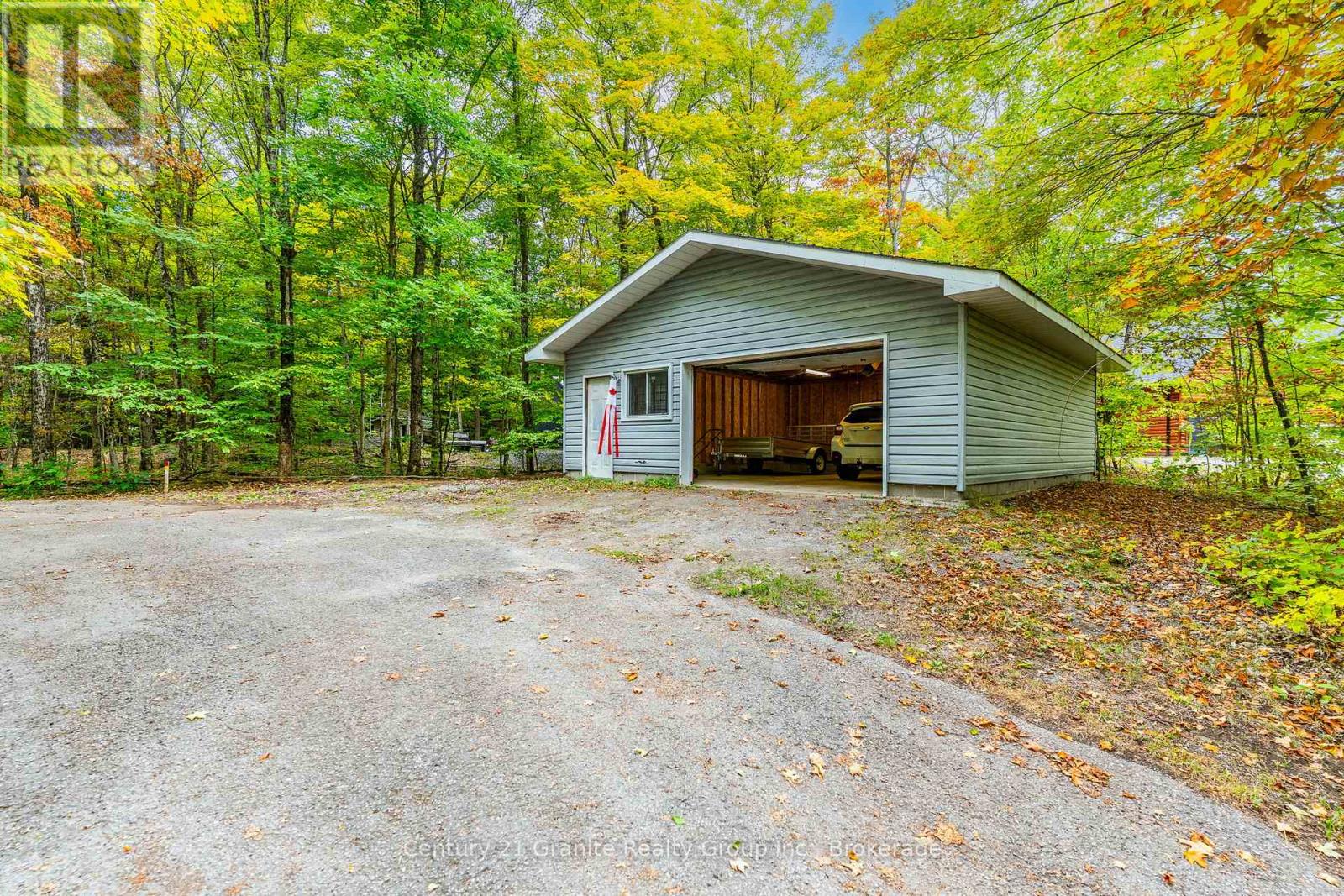 Photo 34 of 1204 Walker Line Road, Algonquin Highlands ON