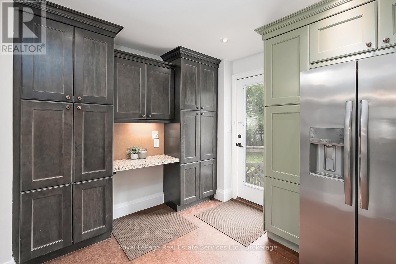 Photo 17 of 1071 Melvin Avenue, Oakville ON
