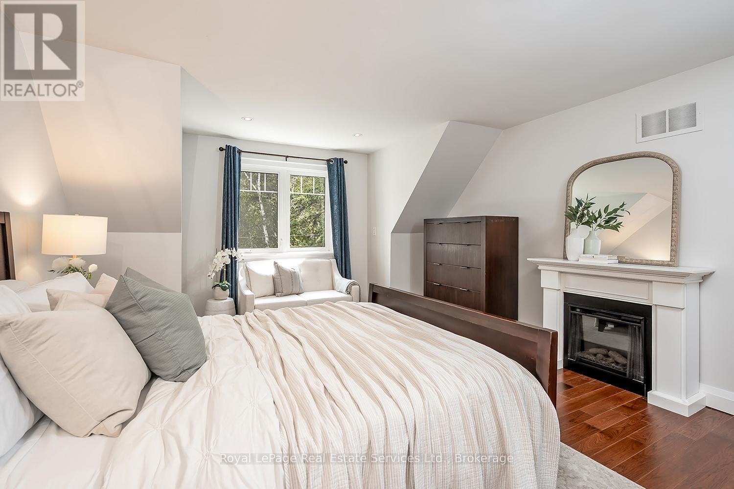Photo 23 of 1071 Melvin Avenue, Oakville ON