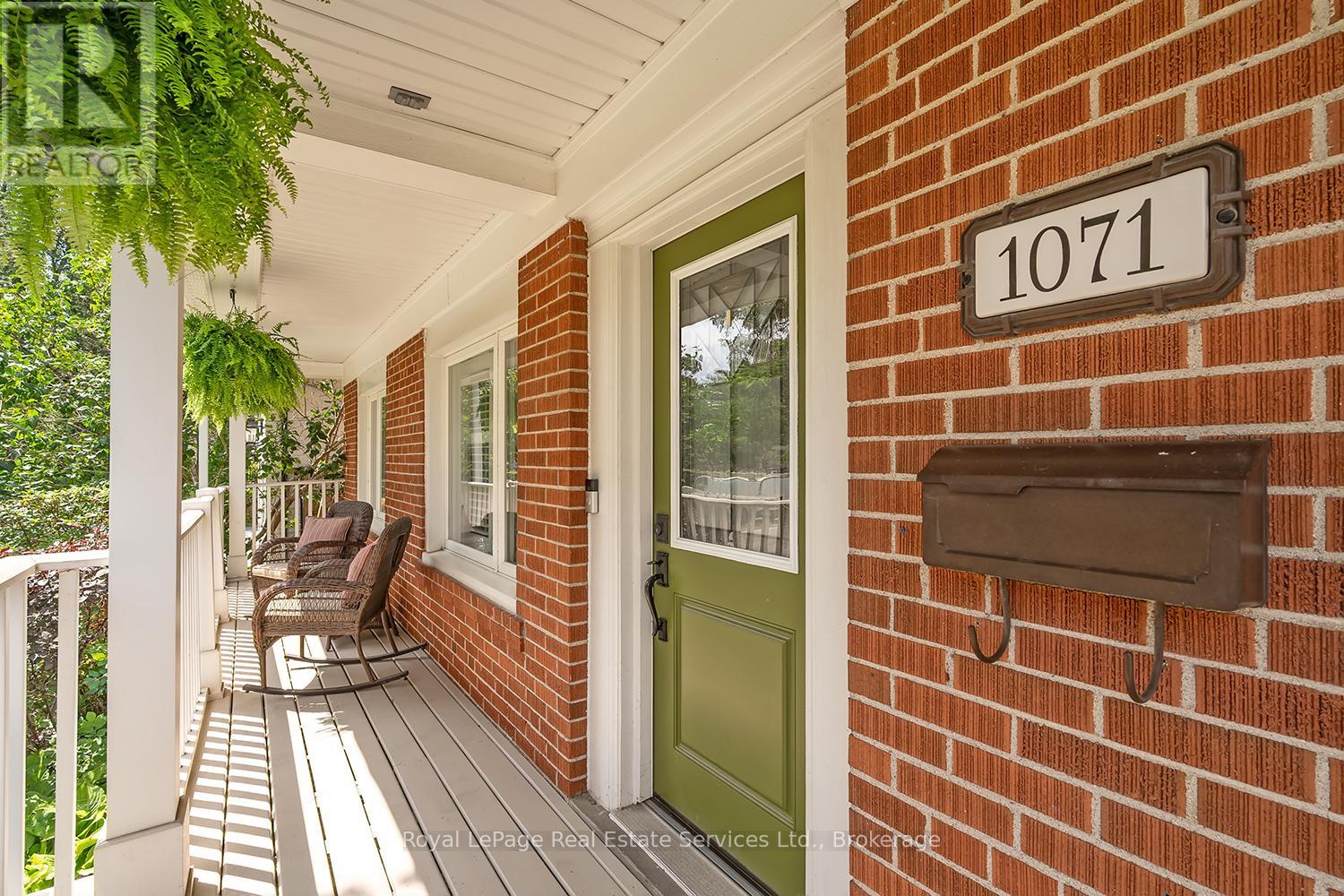 Photo 3 of 1071 Melvin Avenue, Oakville ON