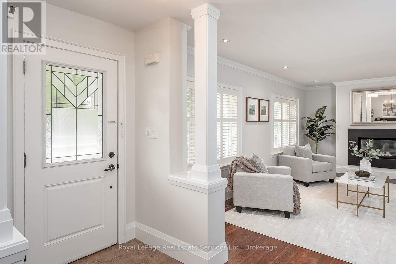 Photo 4 of 1071 Melvin Avenue, Oakville ON