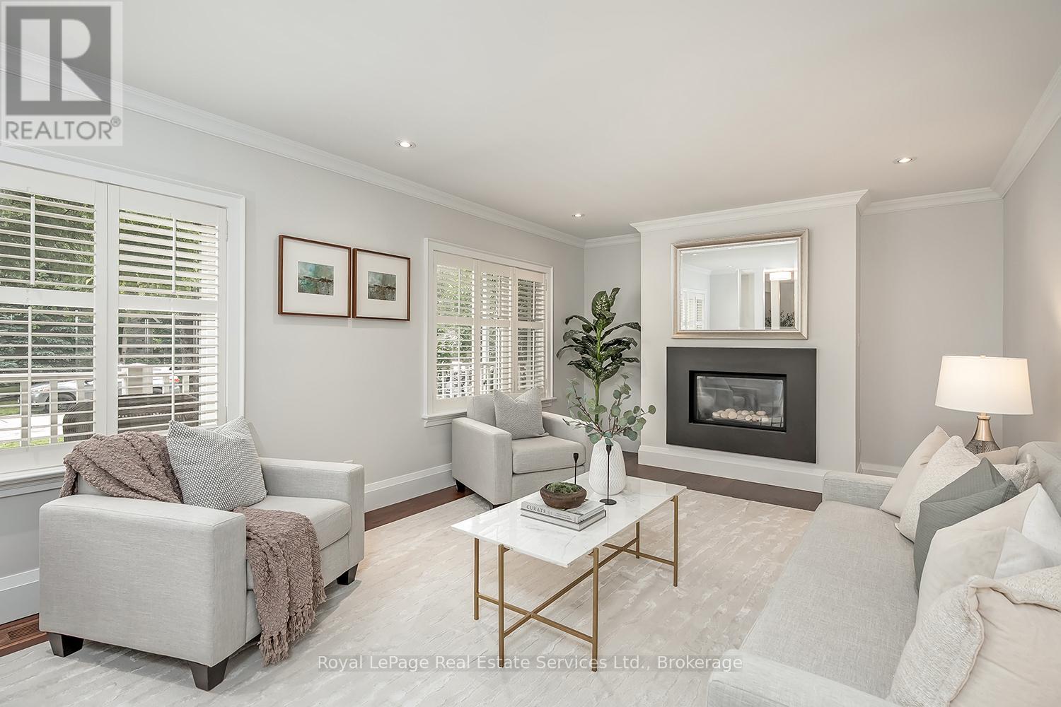 Photo 5 of 1071 Melvin Avenue, Oakville ON