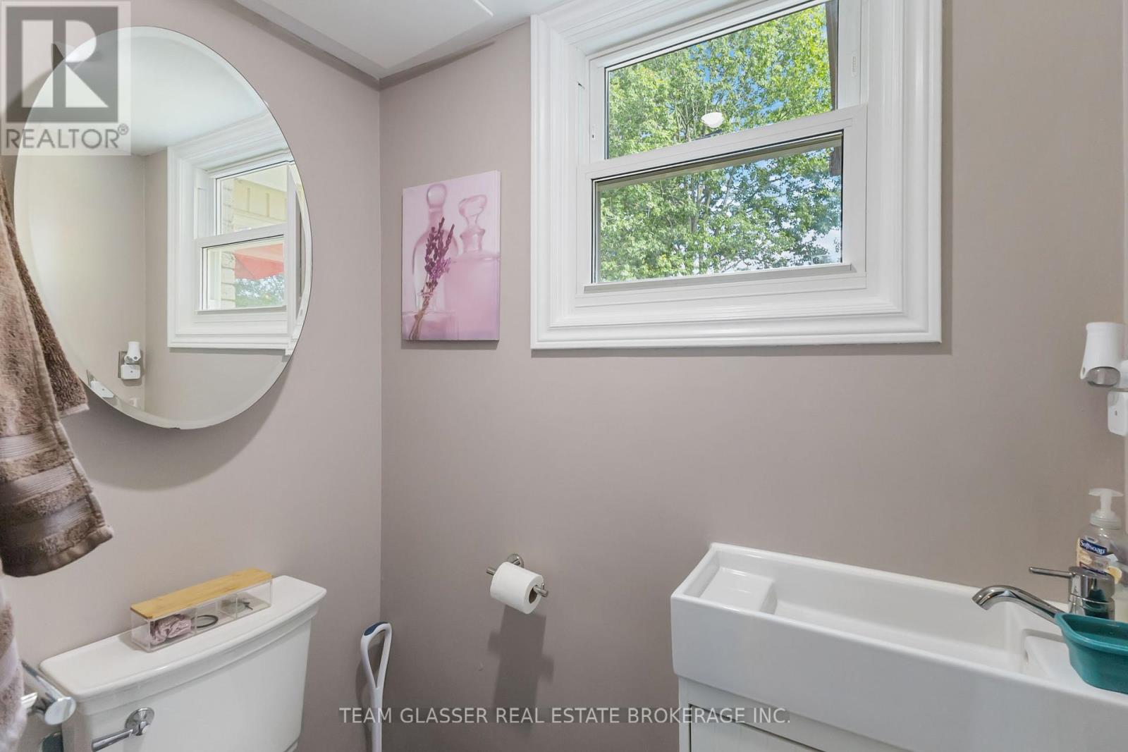 Photo 18 of 210 Chalet Crescent, London South ON