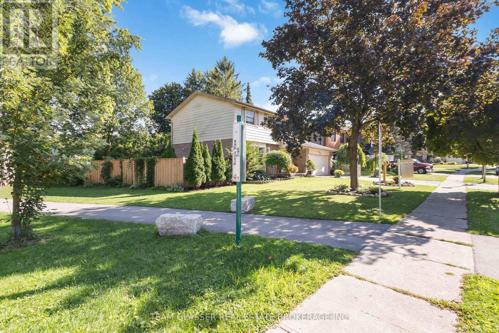 Photo 4 of 210 Chalet Crescent, London South ON