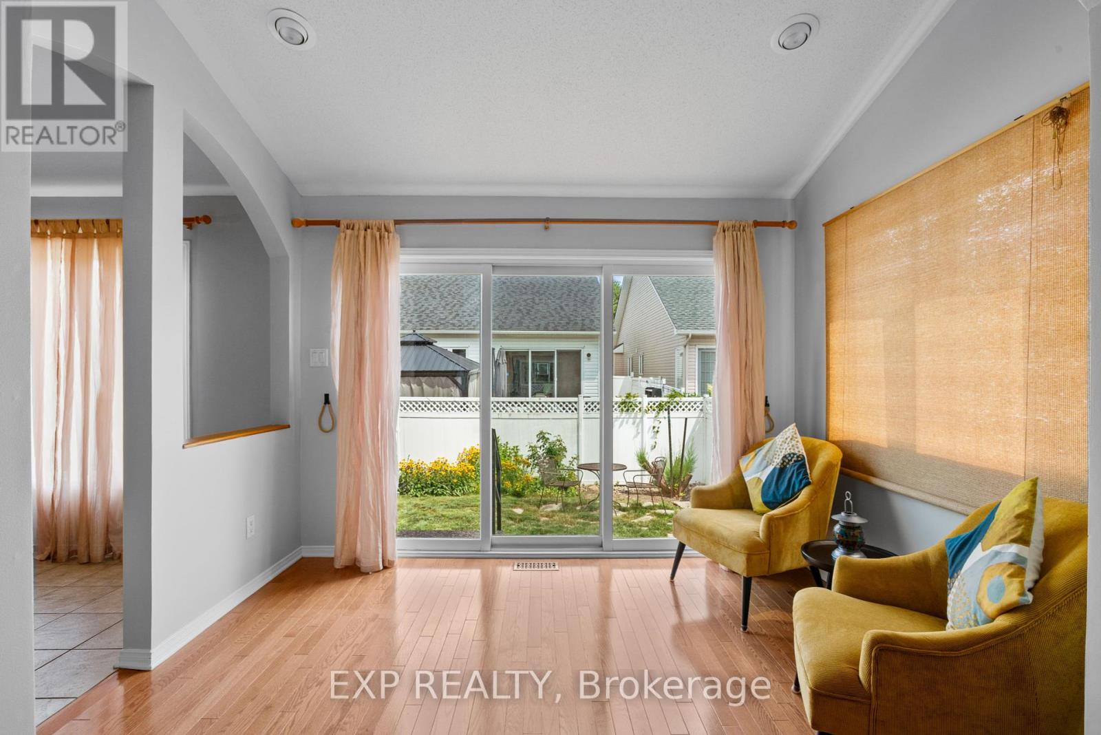 Photo 10 of 111 Coursier Crescent, Ottawa ON