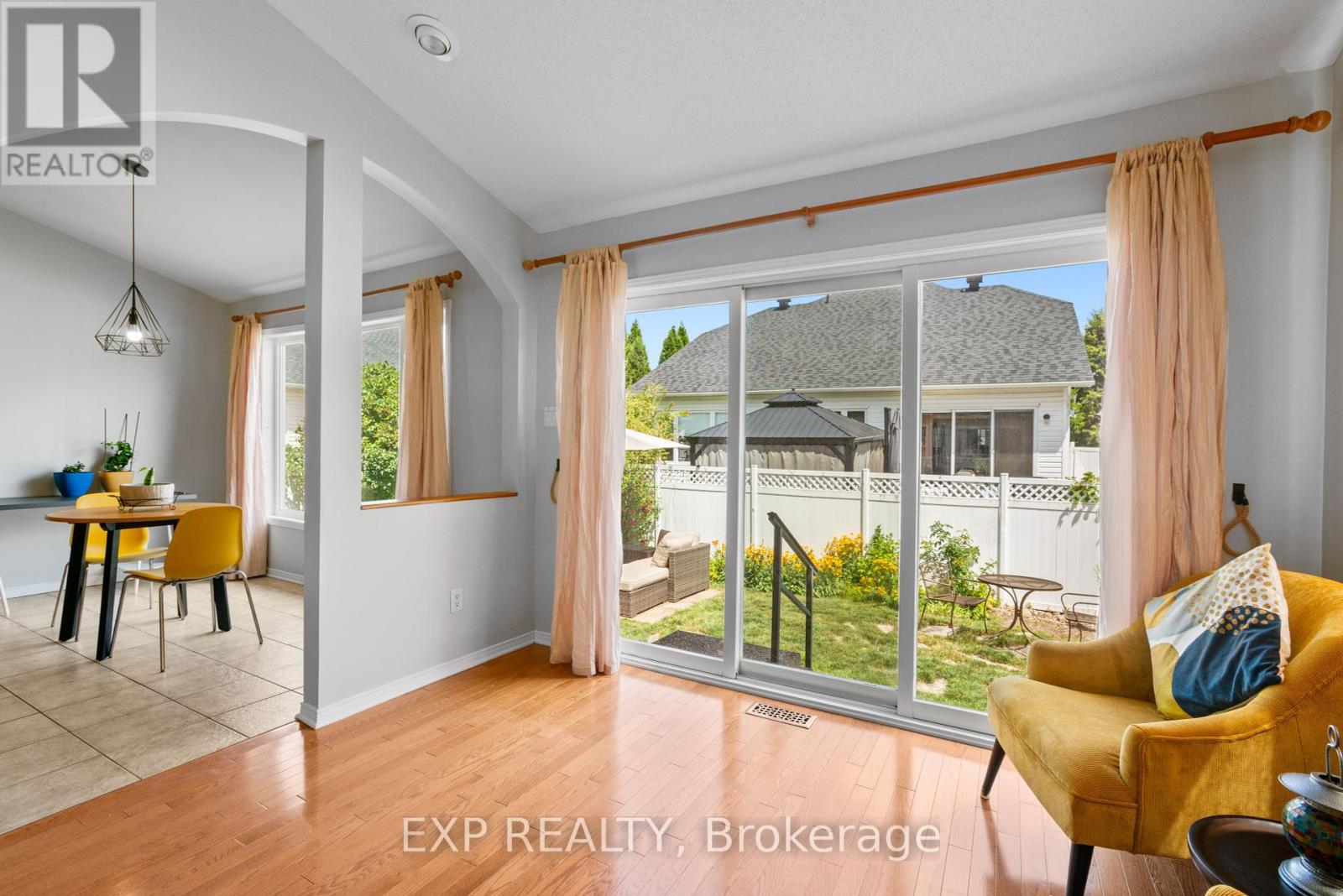 Photo 14 of 111 Coursier Crescent, Ottawa ON