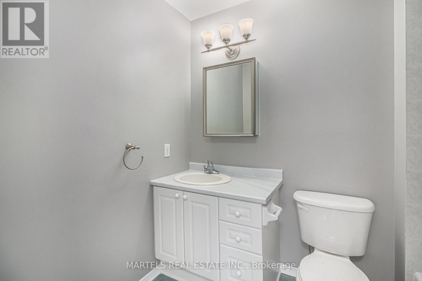 Photo 12 of 40 Santa Cruz Private, Ottawa ON