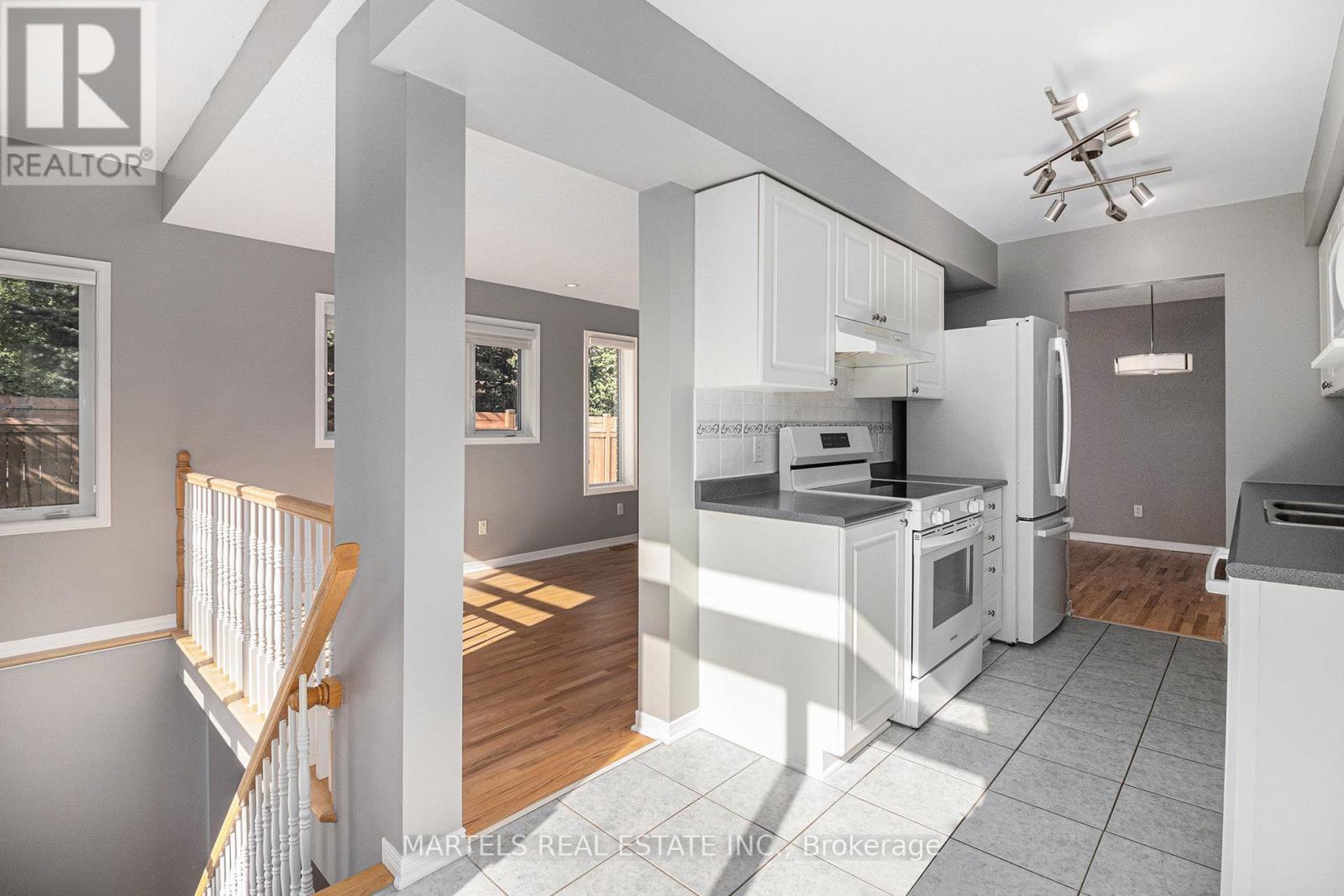Photo 8 of 40 Santa Cruz Private, Ottawa ON