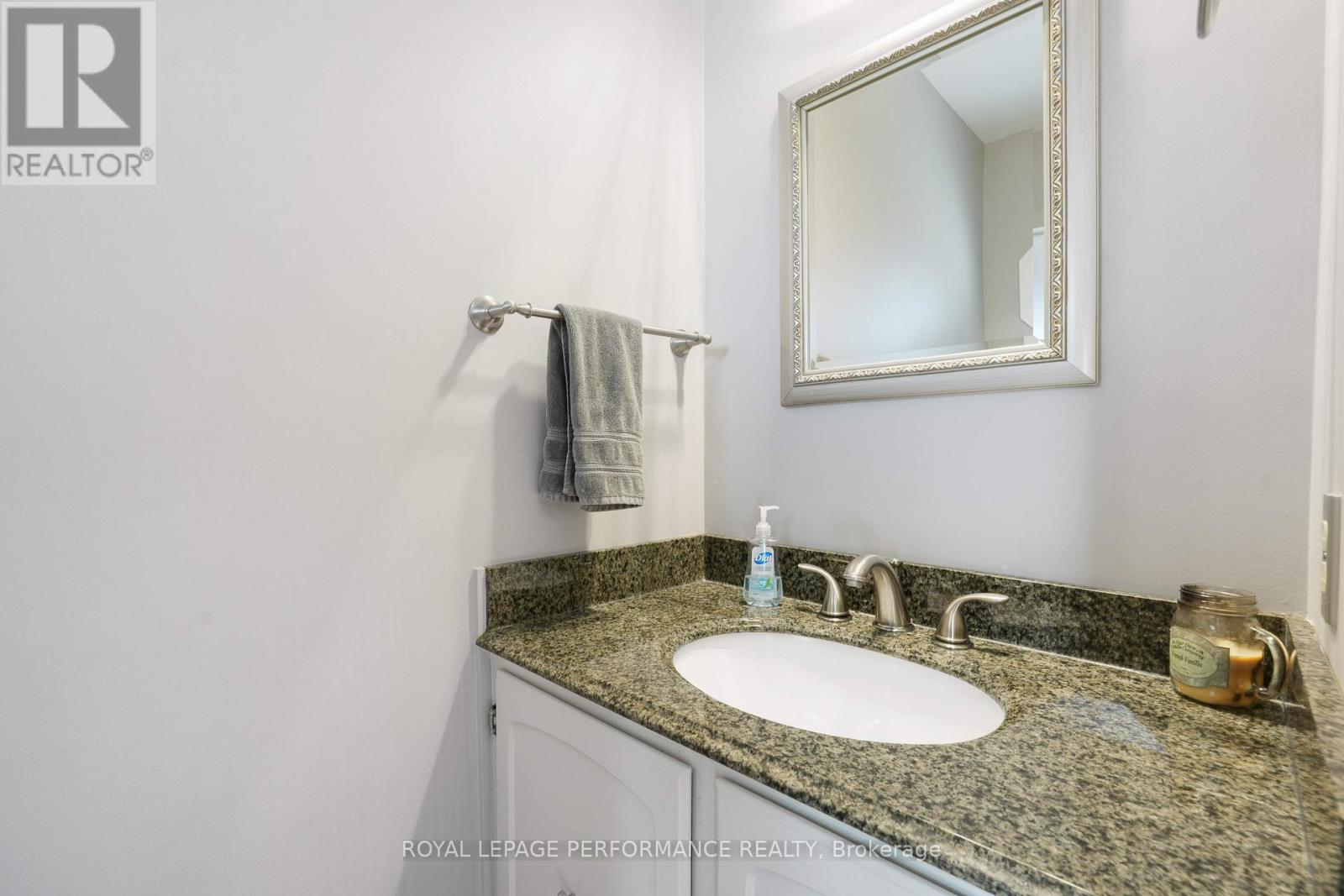 Photo 7 of 22 Otten Drive, Ottawa ON