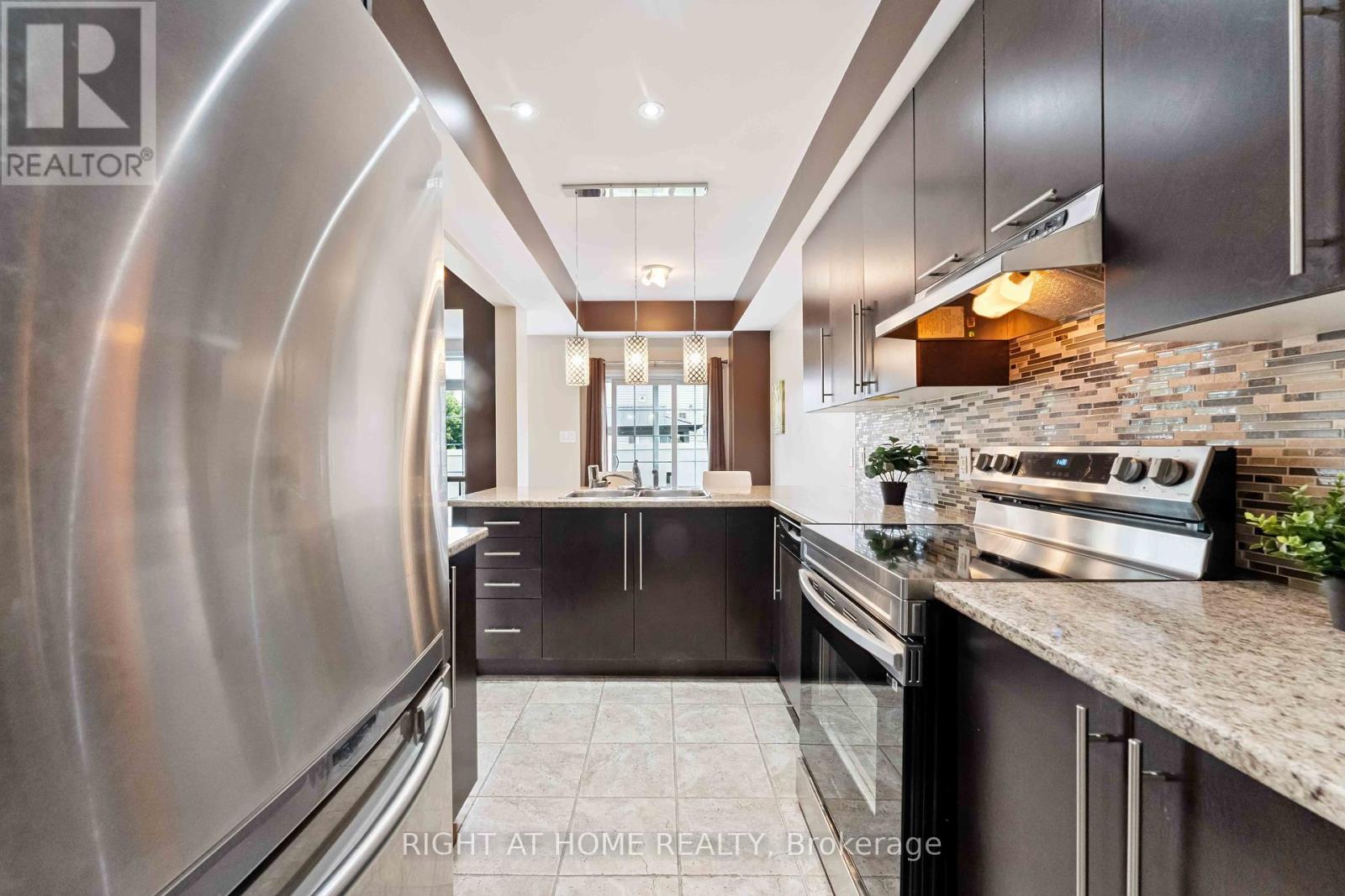 Photo 10 of 905 Caldermill Private, Ottawa ON
