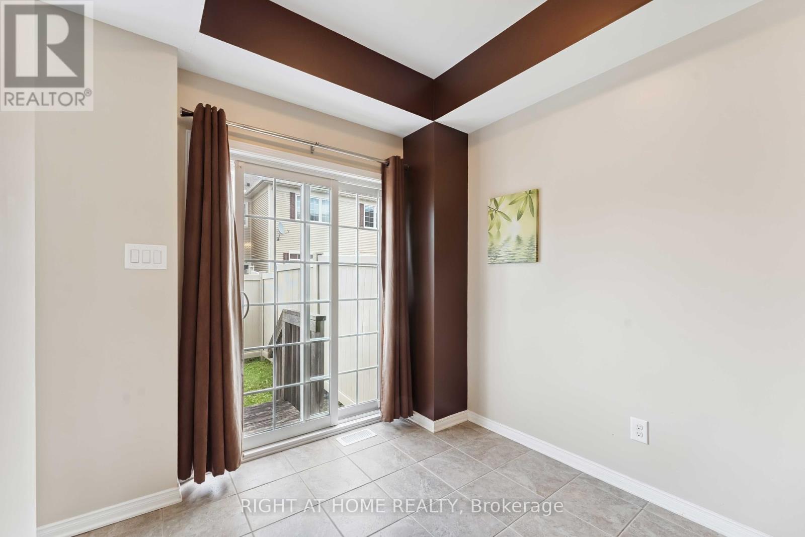 Photo 11 of 905 Caldermill Private, Ottawa ON