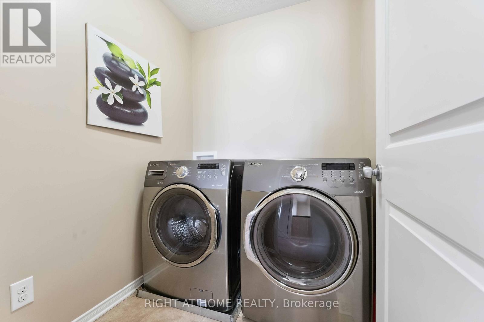 Photo 19 of 905 Caldermill Private, Ottawa ON