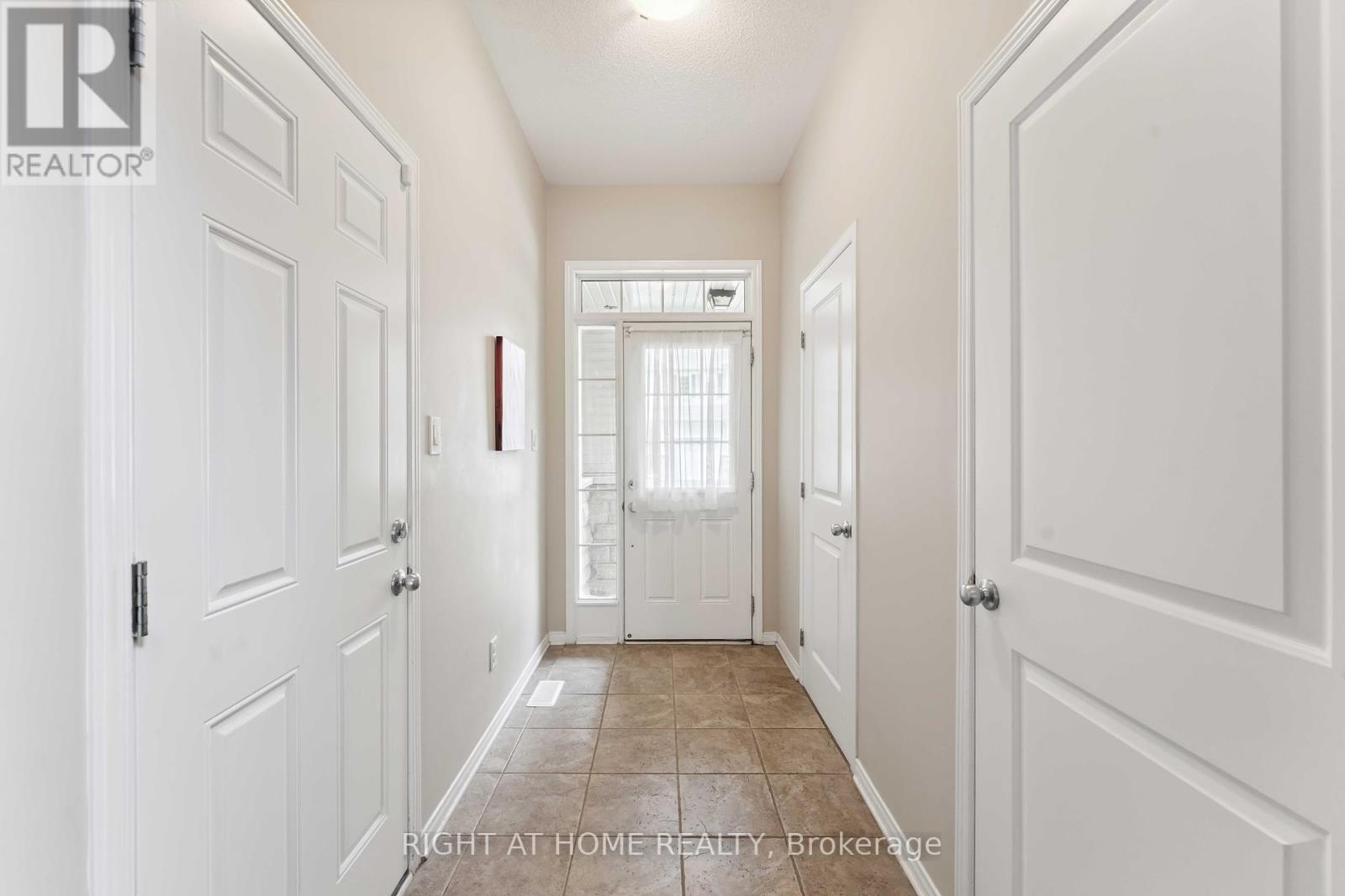 Photo 2 of 905 Caldermill Private, Ottawa ON