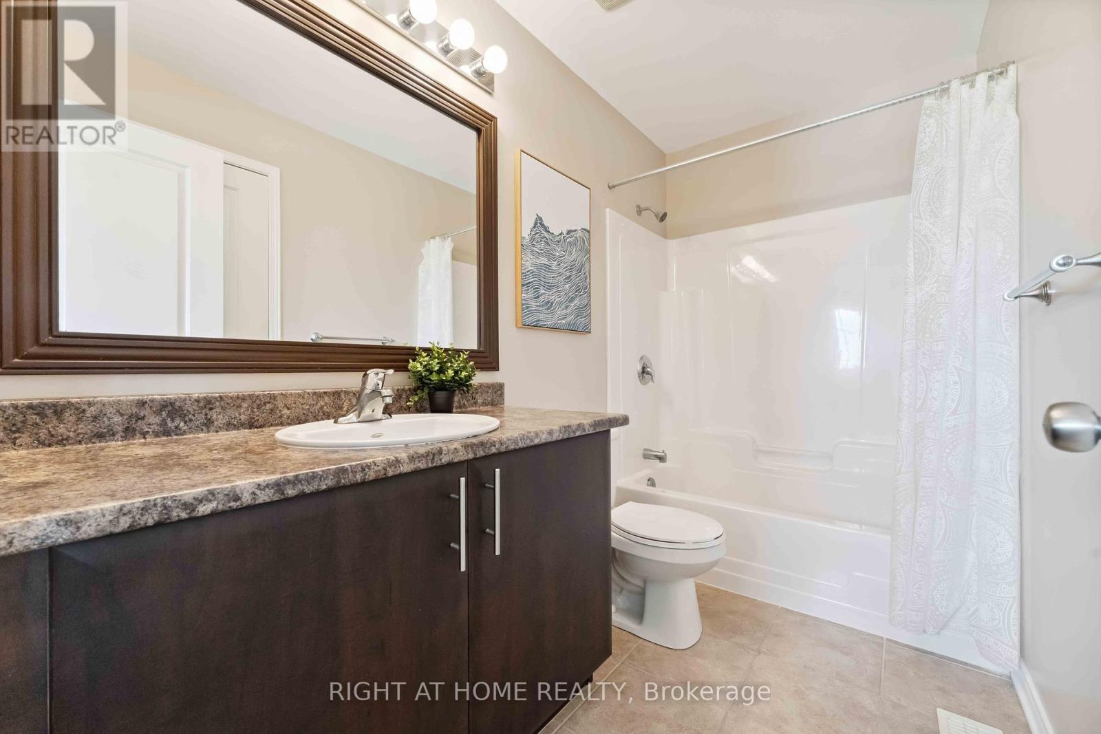 Photo 23 of 905 Caldermill Private, Ottawa ON
