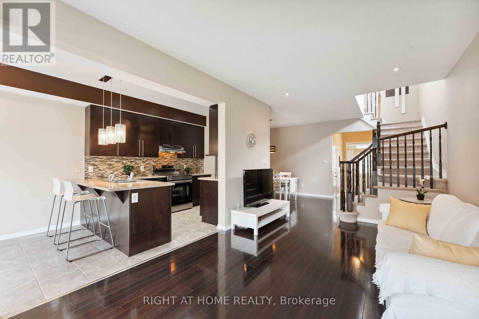 Photo 8 of 905 Caldermill Private, Ottawa ON