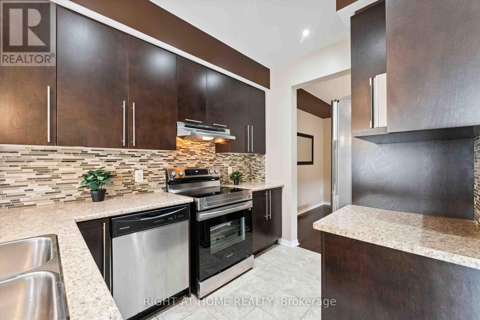 Photo 9 of 905 Caldermill Private, Ottawa ON