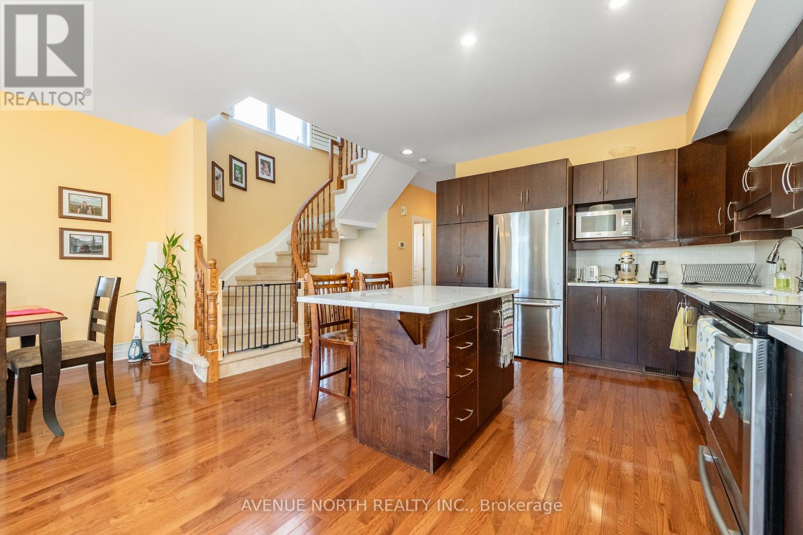 Photo 10 of 284 Parkin Circle, Ottawa ON