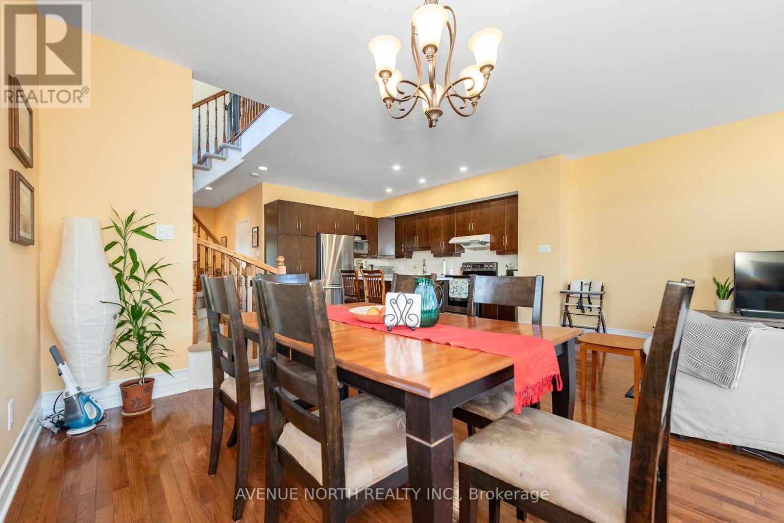 Photo 14 of 284 Parkin Circle, Ottawa ON