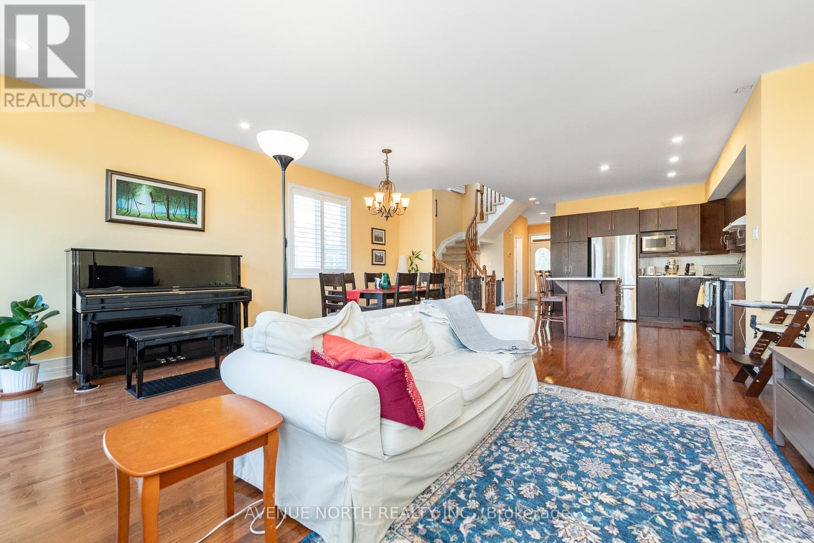 Photo 16 of 284 Parkin Circle, Ottawa ON