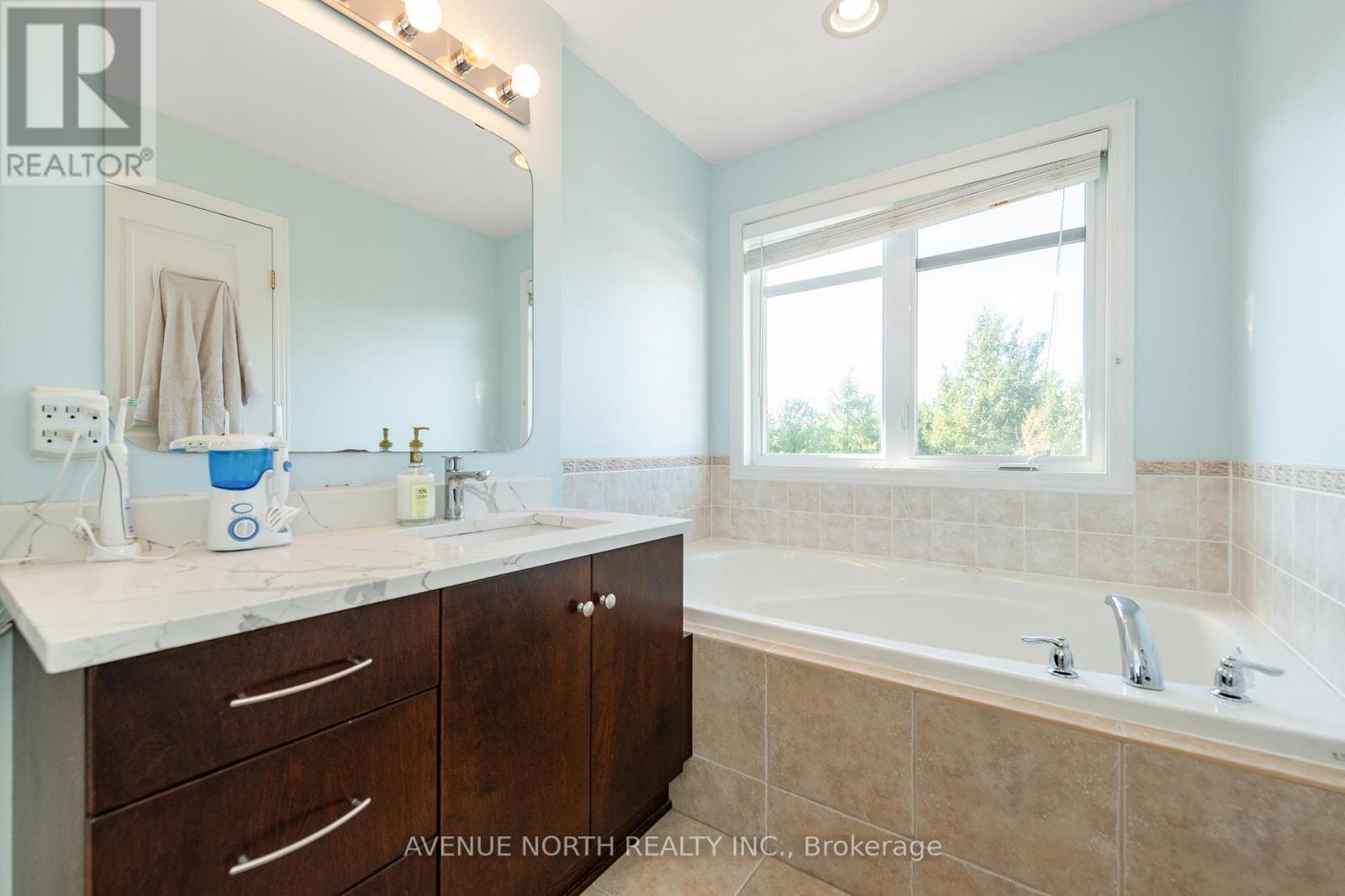 Photo 23 of 284 Parkin Circle, Ottawa ON