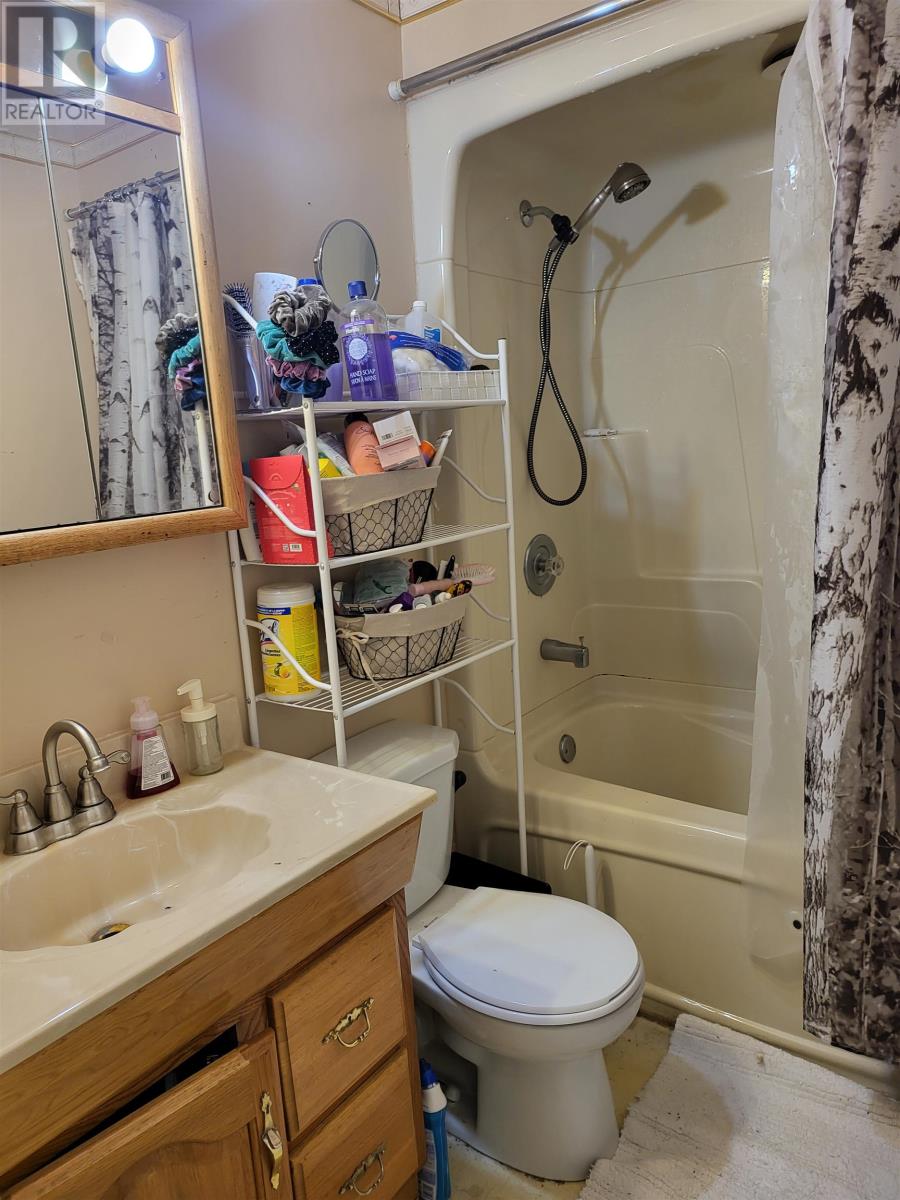 Photo 13 of 173 Ironwood Ave, Thunder Bay ON