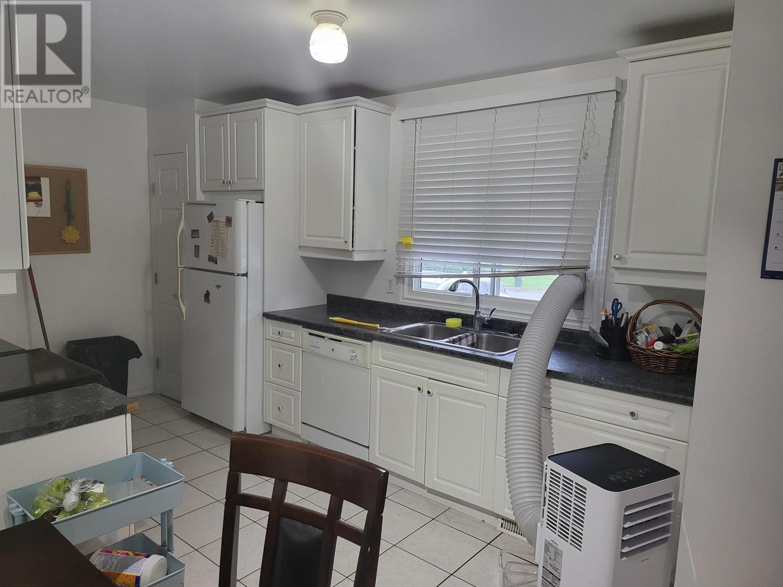Photo 3 of 173 Ironwood Ave, Thunder Bay ON