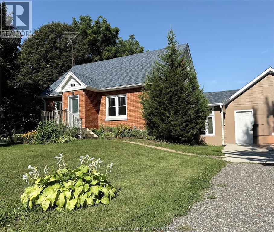 Photo 2 of 955 Mcnaughton Avenue East, Chatham ON