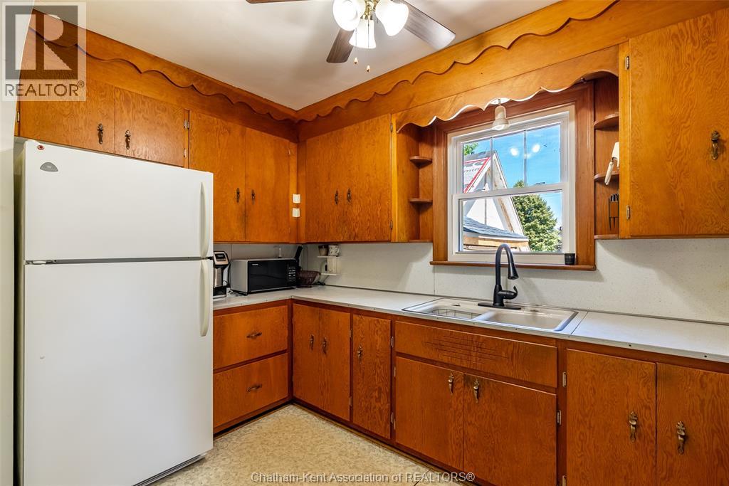 Photo 8 of 955 Mcnaughton Avenue East, Chatham ON