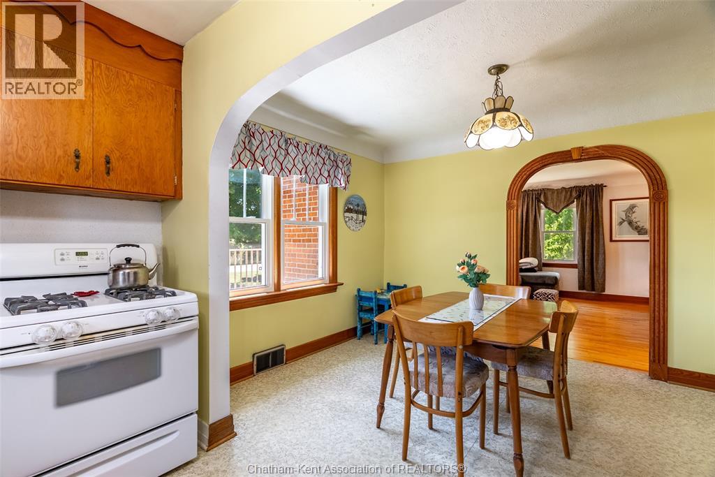 Photo 7 of 955 Mcnaughton Avenue East, Chatham ON