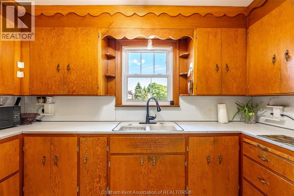 Photo 6 of 955 Mcnaughton Avenue East, Chatham ON