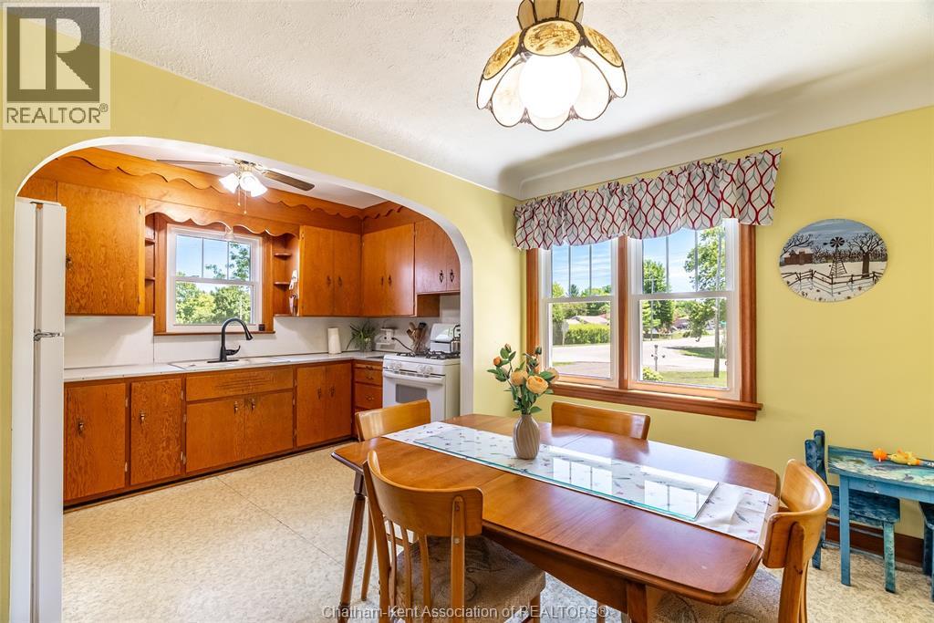 Photo 4 of 955 Mcnaughton Avenue East, Chatham ON
