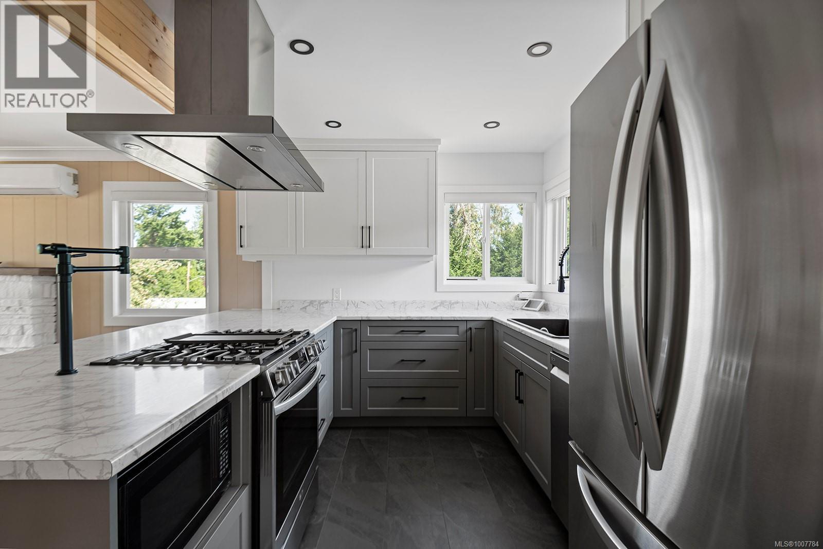 Photo 6 of 3042 George St, Duncan BC