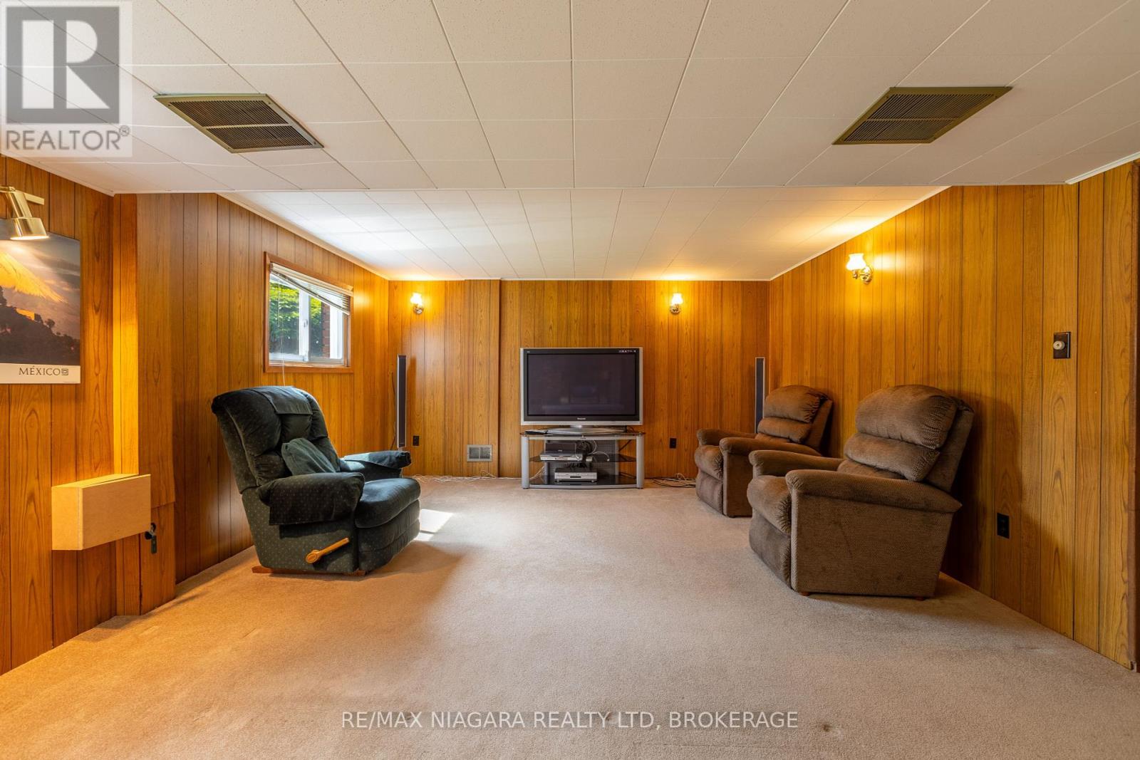 Photo 17 of 82 Westwood Crescent, Welland ON