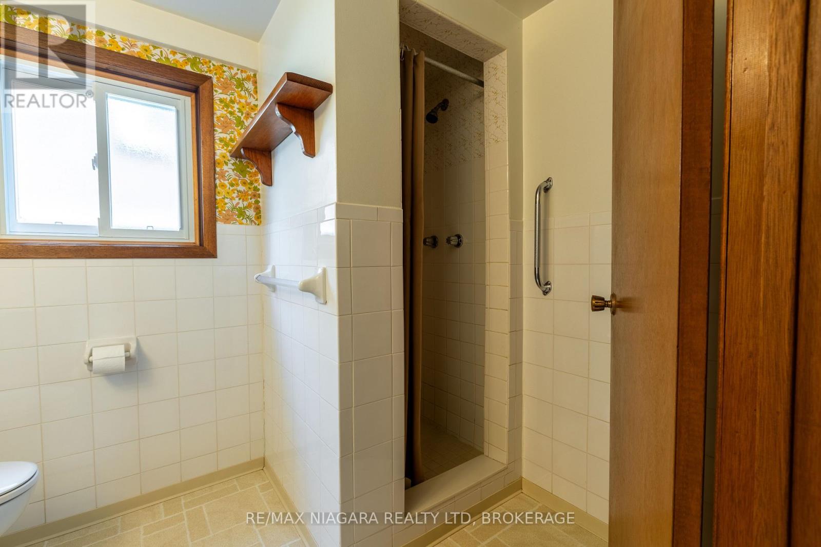 Photo 20 of 82 Westwood Crescent, Welland ON