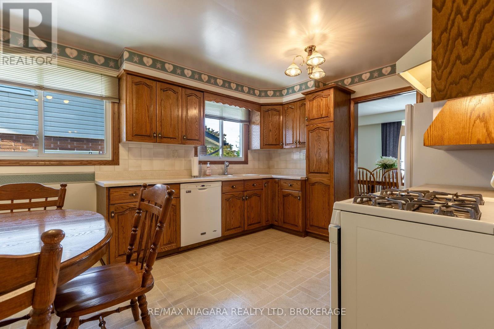 Photo 8 of 82 Westwood Crescent, Welland ON