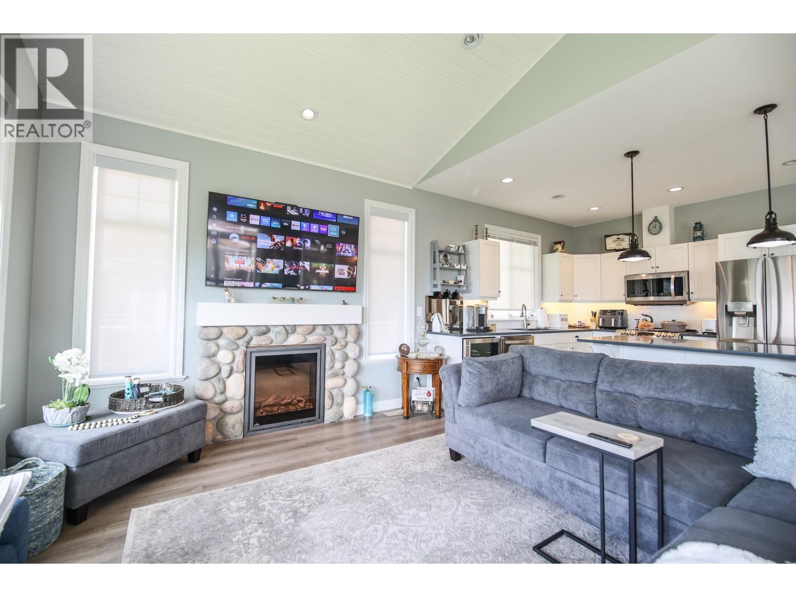 2450 Radio Tower Road Unit# 202, Oliver