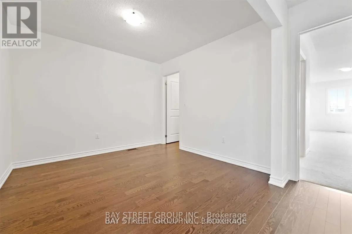 Photo 11 of 37 Floodgate Road, Whitby ON