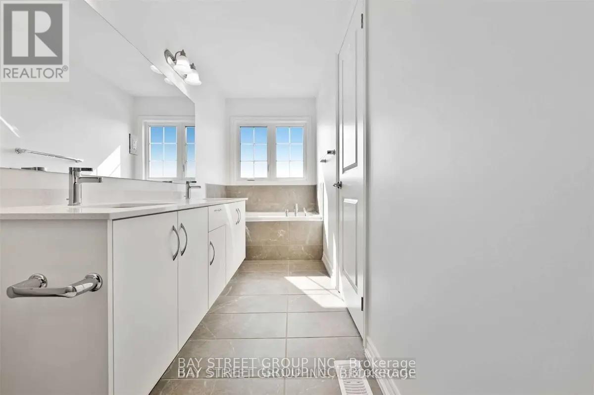 Photo 15 of 37 Floodgate Road, Whitby ON