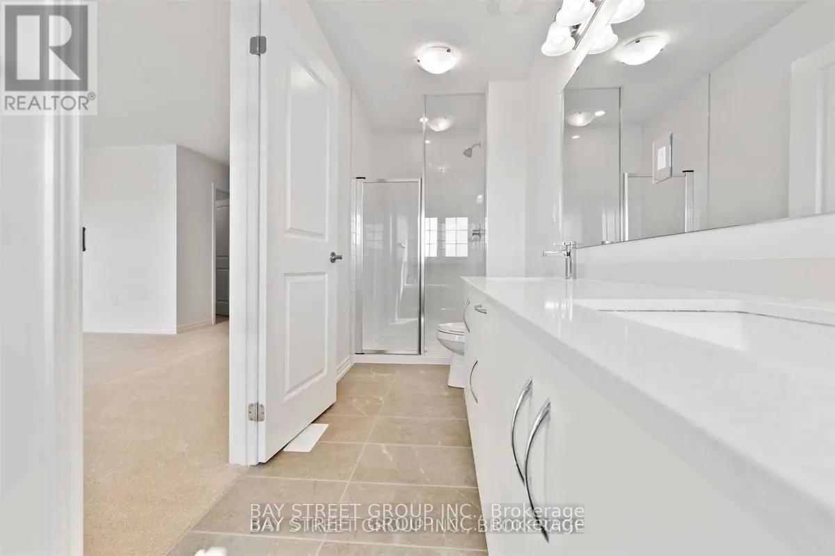 Photo 16 of 37 Floodgate Road, Whitby ON