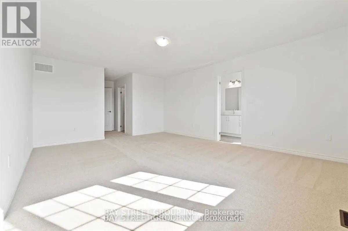 Photo 17 of 37 Floodgate Road, Whitby ON